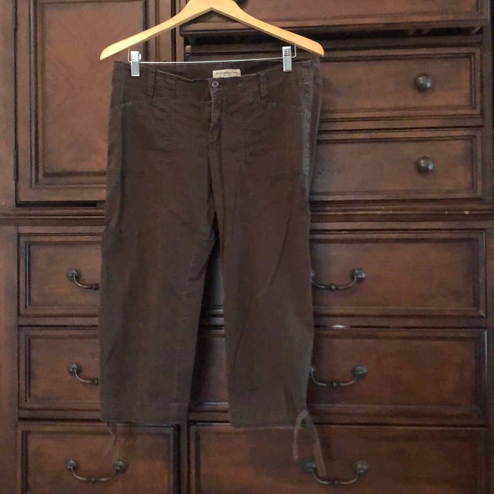 Abercrombie dk green capris Sz 10